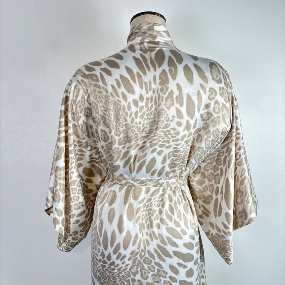 Natori Luxe Leopard Robe Kimono Size Large Tan Beige White Satin Animal Print - Picture 6 of 7